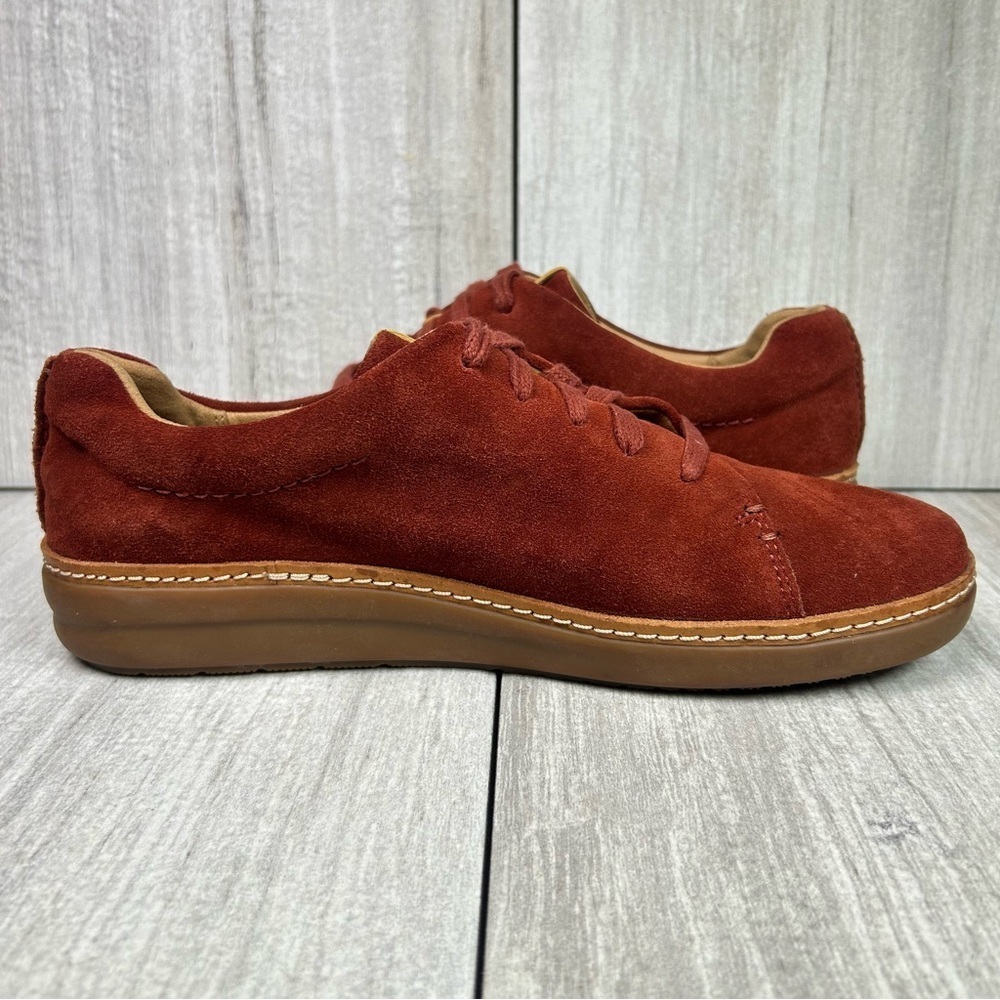 Clarks Amberlee Crest Rust Maroon Suede Classic Sneaker Lace Shoe Womens Size 9 - Picture 2 of 11